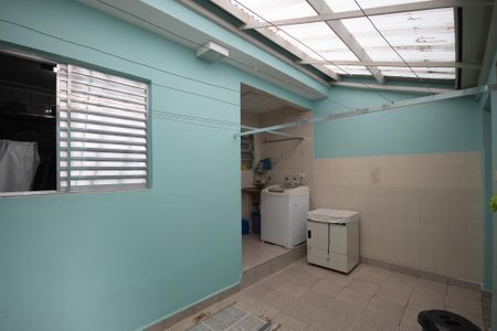 Casa à venda com 240m², 3 quartos e 2 vagasÁrea de Serviço