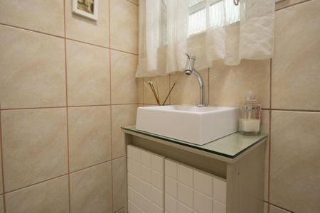 Casa à venda com 240m², 3 quartos e 2 vagasBanheiro 2