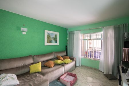 Casa à venda com 240m², 3 quartos e 2 vagasSala