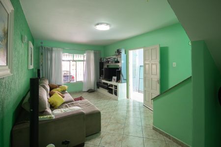 Casa à venda com 240m², 3 quartos e 2 vagasSala