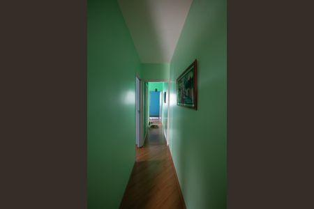 Casa à venda com 240m², 3 quartos e 2 vagasCorredor