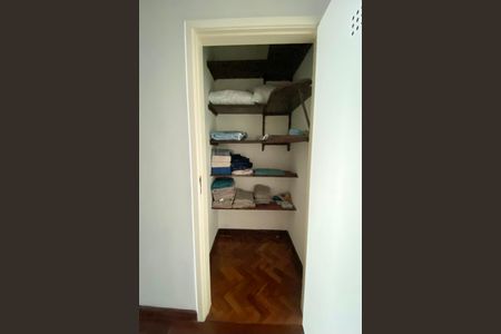 Apartamento para alugar com 240m², 4 quartos e 1 vagaArmário