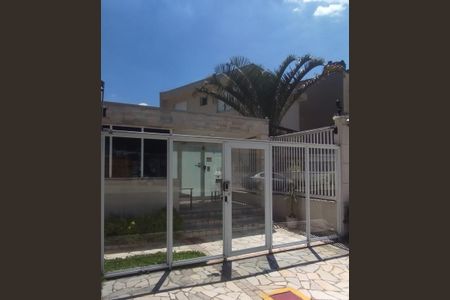 Casa de condomínio à venda com 96m², 3 quartos e 3 vagas Casa de condomínio à venda com 96m², 3 quartos e 3 vagasFachada