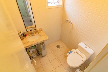 Casa de condomínio à venda com 96m², 3 quartos e 3 vagas Casa de condomínio à venda com 96m², 3 quartos e 3 vagasBanheiro Social