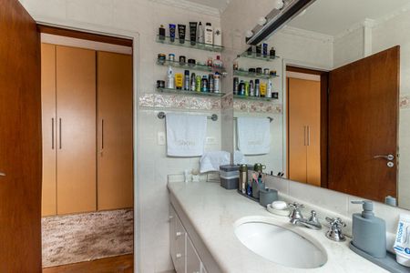 Apartamento à venda com 220m², 3 quartos e 1 vagaBanheiro da Suíte