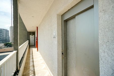 Apartamento à venda com 69m², 2 quartos e 1 vagaHall do elevador