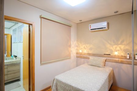 Casa à venda com 171m², 3 quartos e 2 vagasSuíte