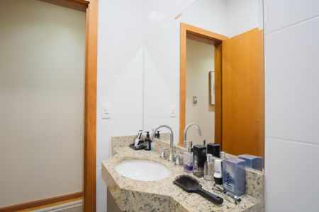 Casa à venda com 171m², 3 quartos e 2 vagasBanheiro Social