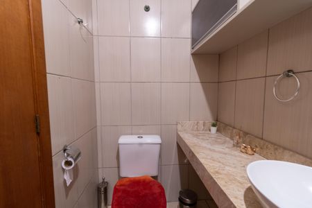 Casa à venda com 79m², 3 quartos e 2 vagas Casa à venda com 79m², 3 quartos e 2 vagasBanheiro