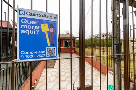 Casa à venda com 79m², 3 quartos e 2 vagas Casa à venda com 79m², 3 quartos e 2 vagasFachada