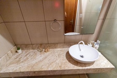 Casa à venda com 79m², 3 quartos e 2 vagas Casa à venda com 79m², 3 quartos e 2 vagasBanheiro