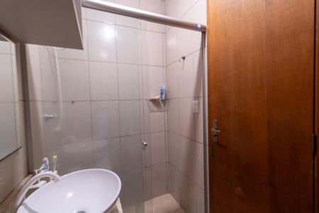 Casa à venda com 79m², 3 quartos e 2 vagas Casa à venda com 79m², 3 quartos e 2 vagasBanheiro