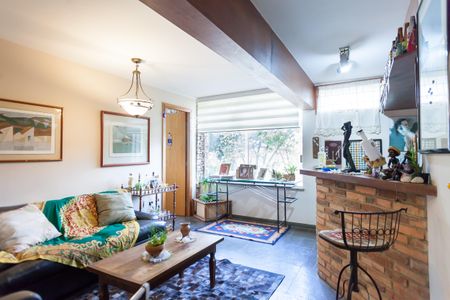 Casa à venda com 580m², 4 quartos e 3 vagasadega 