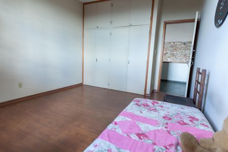 Casa à venda com 580m², 4 quartos e 3 vagasquarto 