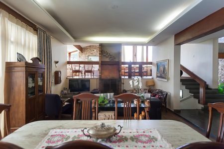 Casa à venda com 580m², 4 quartos e 3 vagassalas