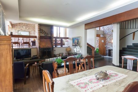 Casa à venda com 580m², 4 quartos e 3 vagassalas