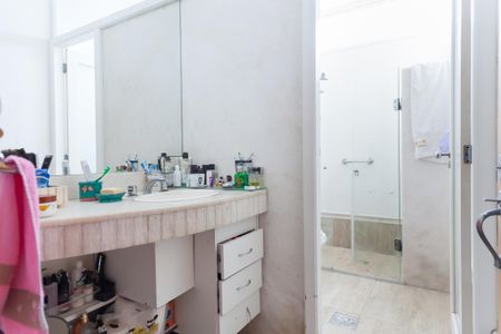 Casa à venda com 580m², 4 quartos e 3 vagasBanheiro da Suíte 1