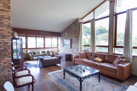 Casa à venda com 580m², 4 quartos e 3 vagassala