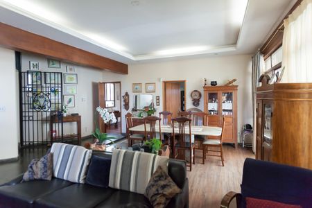 Casa à venda com 580m², 4 quartos e 3 vagassalas