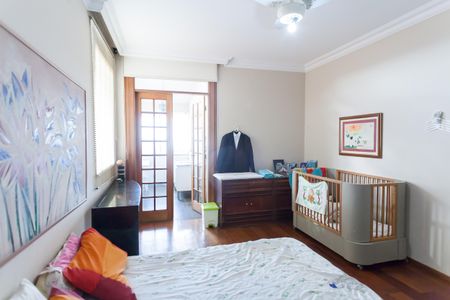 Casa à venda com 580m², 4 quartos e 3 vagassuite 2