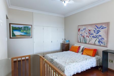 Casa à venda com 580m², 4 quartos e 3 vagassuite 2