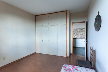 Casa à venda com 580m², 4 quartos e 3 vagasquarto 