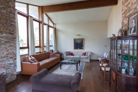 Casa à venda com 580m², 4 quartos e 3 vagassala