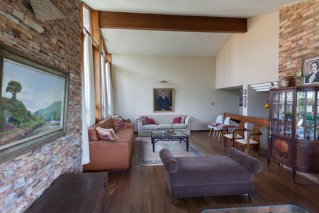 Casa à venda com 580m², 4 quartos e 3 vagassala