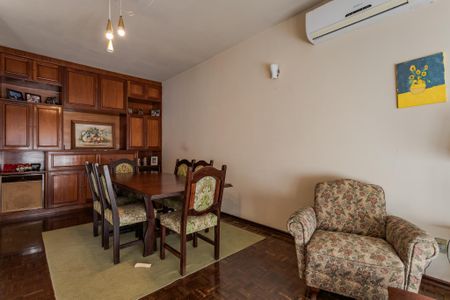 Casa à venda com 414m², 6 quartos e 6 vagasSala