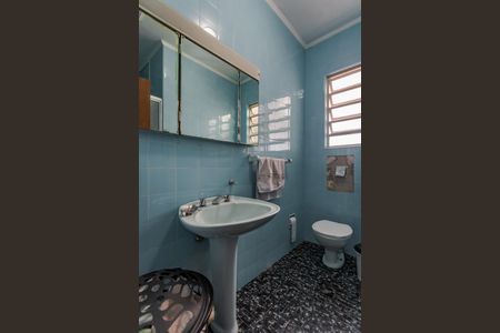 Casa à venda com 414m², 6 quartos e 6 vagasBanheiro 2