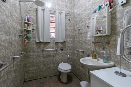 Casa à venda com 160m², 3 quartos e 6 vagasBanheiro social