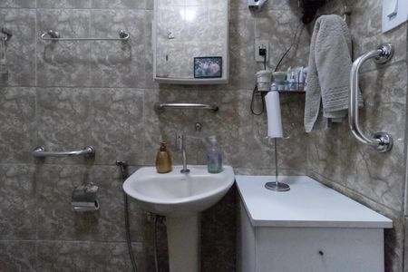 Casa à venda com 160m², 3 quartos e 6 vagasBanheiro social