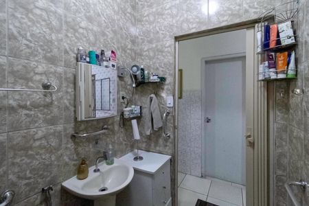Casa à venda com 160m², 3 quartos e 6 vagasBanheiro social