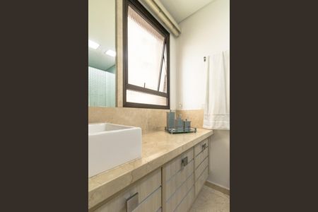 Apartamento à venda com 216m², 4 quartos e 3 vagasBanheiro da Suíte 3