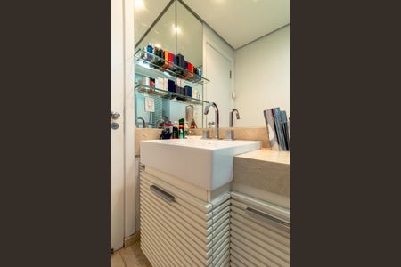 Apartamento à venda com 216m², 4 quartos e 3 vagasBanheiro da Suíte 2