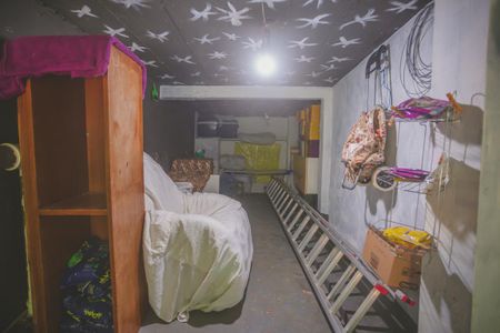 Casa à venda com 188m², 4 quartos e 2 vagas Casa à venda com 188m², 4 quartos e 2 vagasPorão