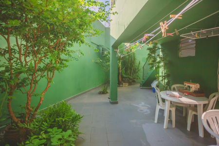 Casa à venda com 188m², 4 quartos e 2 vagas Casa à venda com 188m², 4 quartos e 2 vagasQuintal