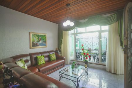 Casa à venda com 188m², 4 quartos e 2 vagas Casa à venda com 188m², 4 quartos e 2 vagasSala de Tv