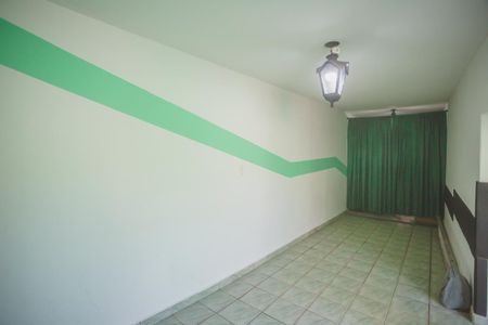 Casa à venda com 188m², 4 quartos e 2 vagas Casa à venda com 188m², 4 quartos e 2 vagasGaragem