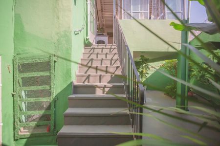 Casa à venda com 188m², 4 quartos e 2 vagas Casa à venda com 188m², 4 quartos e 2 vagasEscadas