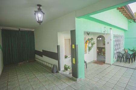 Casa à venda com 188m², 4 quartos e 2 vagas Casa à venda com 188m², 4 quartos e 2 vagasGaragem