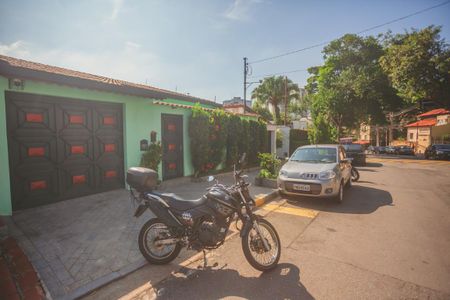 Casa à venda com 188m², 4 quartos e 2 vagas Casa à venda com 188m², 4 quartos e 2 vagasFachada