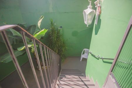 Casa à venda com 188m², 4 quartos e 2 vagas Casa à venda com 188m², 4 quartos e 2 vagasEscadas