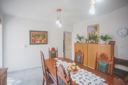 Casa à venda com 188m², 4 quartos e 2 vagas Casa à venda com 188m², 4 quartos e 2 vagasSala de Jantar