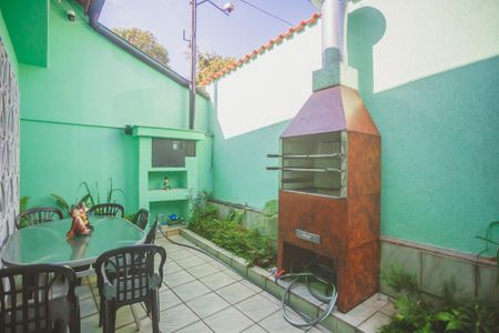 Casa à venda com 188m², 4 quartos e 2 vagas Casa à venda com 188m², 4 quartos e 2 vagasQuintal