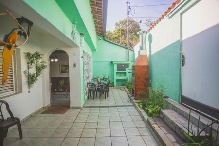 Casa à venda com 188m², 4 quartos e 2 vagas Casa à venda com 188m², 4 quartos e 2 vagasQuintal