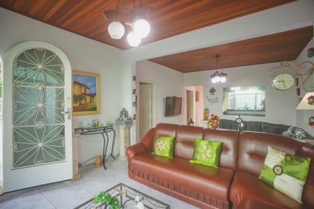 Casa à venda com 188m², 4 quartos e 2 vagas Casa à venda com 188m², 4 quartos e 2 vagasSala de Tv