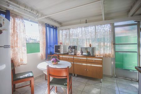 Casa à venda com 188m², 4 quartos e 2 vagas Casa à venda com 188m², 4 quartos e 2 vagasCozinha