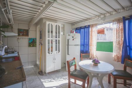 Casa à venda com 188m², 4 quartos e 2 vagas Casa à venda com 188m², 4 quartos e 2 vagasCozinha