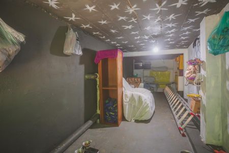 Casa à venda com 188m², 4 quartos e 2 vagas Casa à venda com 188m², 4 quartos e 2 vagasPorão